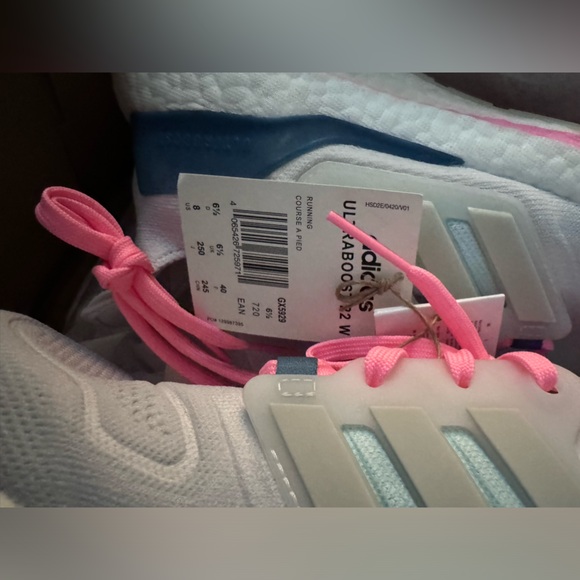 Adidas Ultraboost 22 W8 - Picture 4 of 6